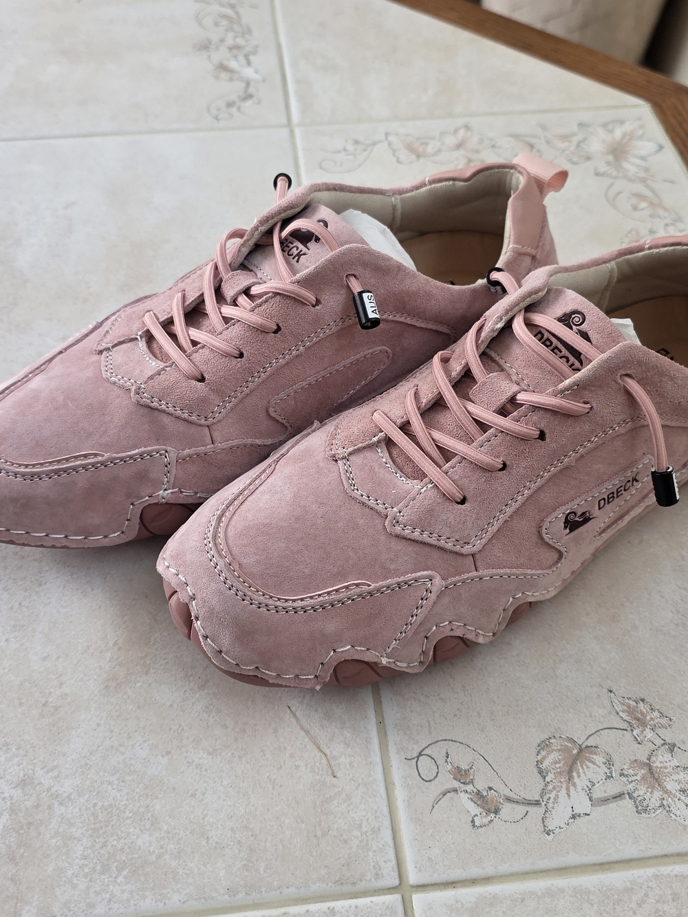 DBECK Women's Casual Walking Shoes Pink Suede Size 8.5 NEW